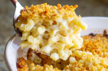 A scoop of mac and cheese with garlic butter crumbs.