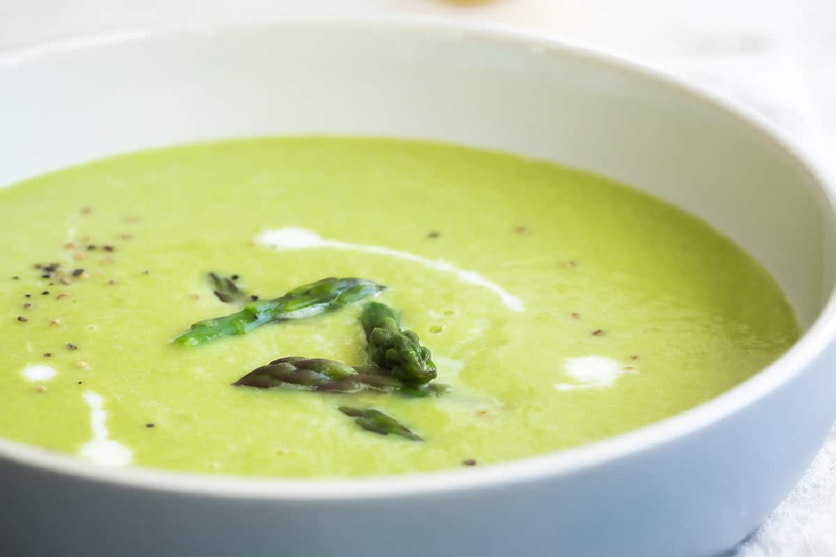 A bowl of cream of aspargus soup.